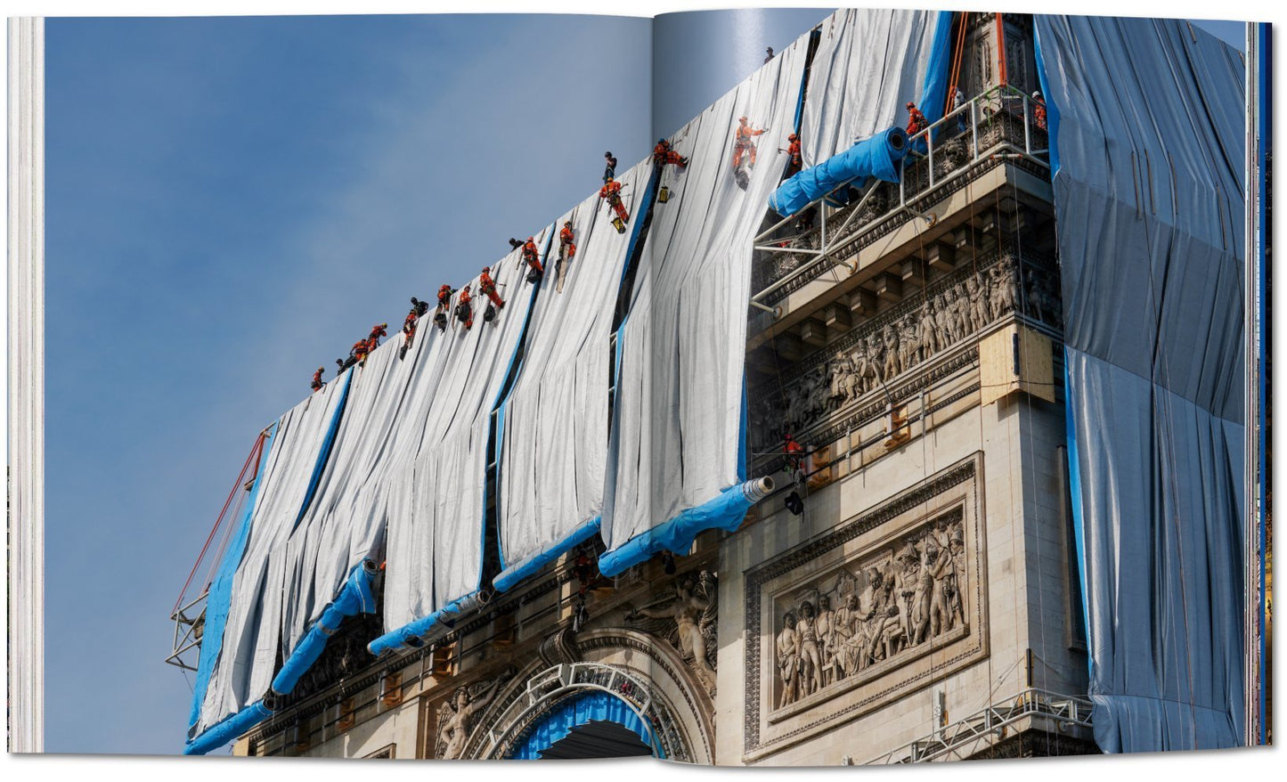 Christo and Jeanne-Claude, L’Arc de Triomphe, Wrapped