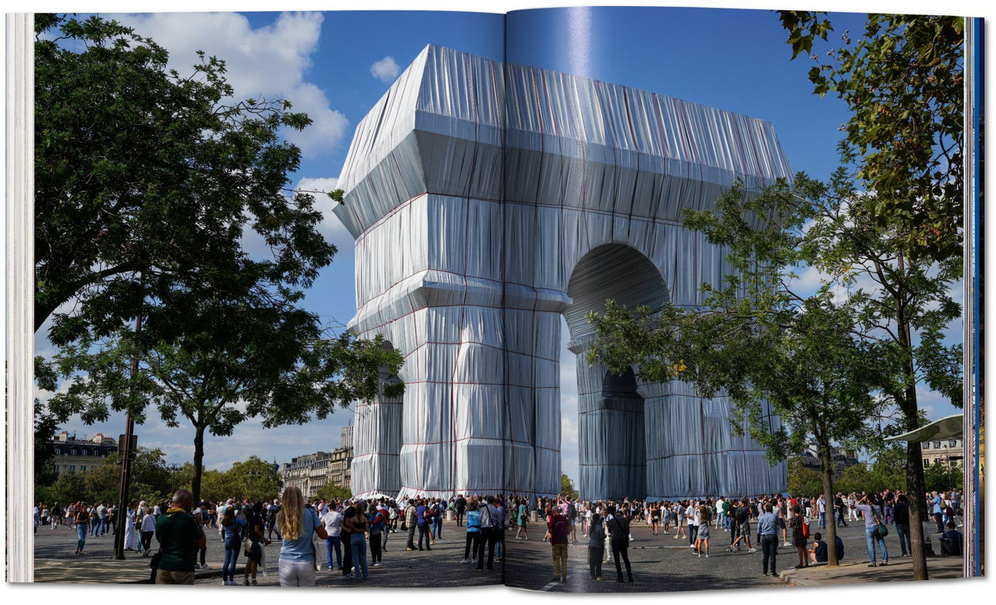 Christo and Jeanne-Claude, L’Arc de Triomphe, Wrapped