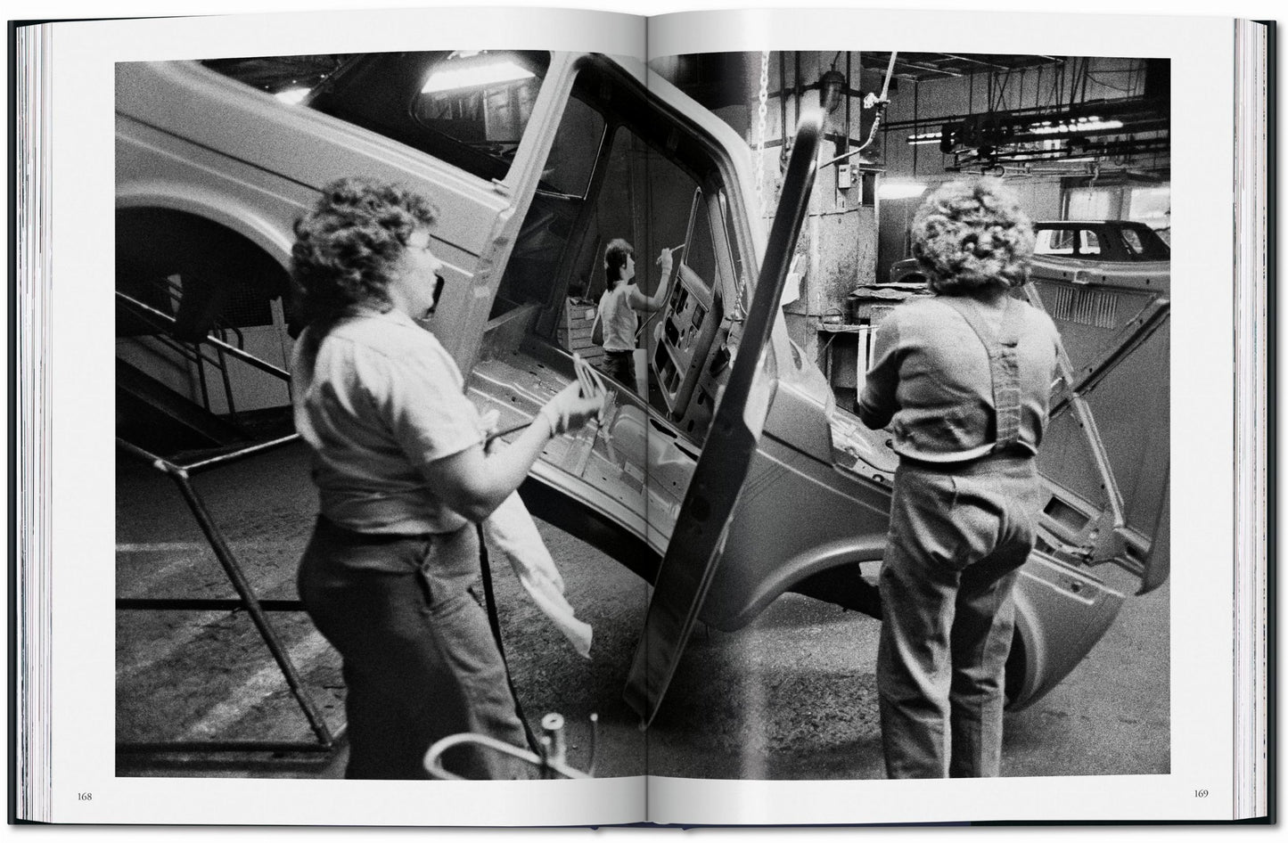Sebastião Salgado. Workers