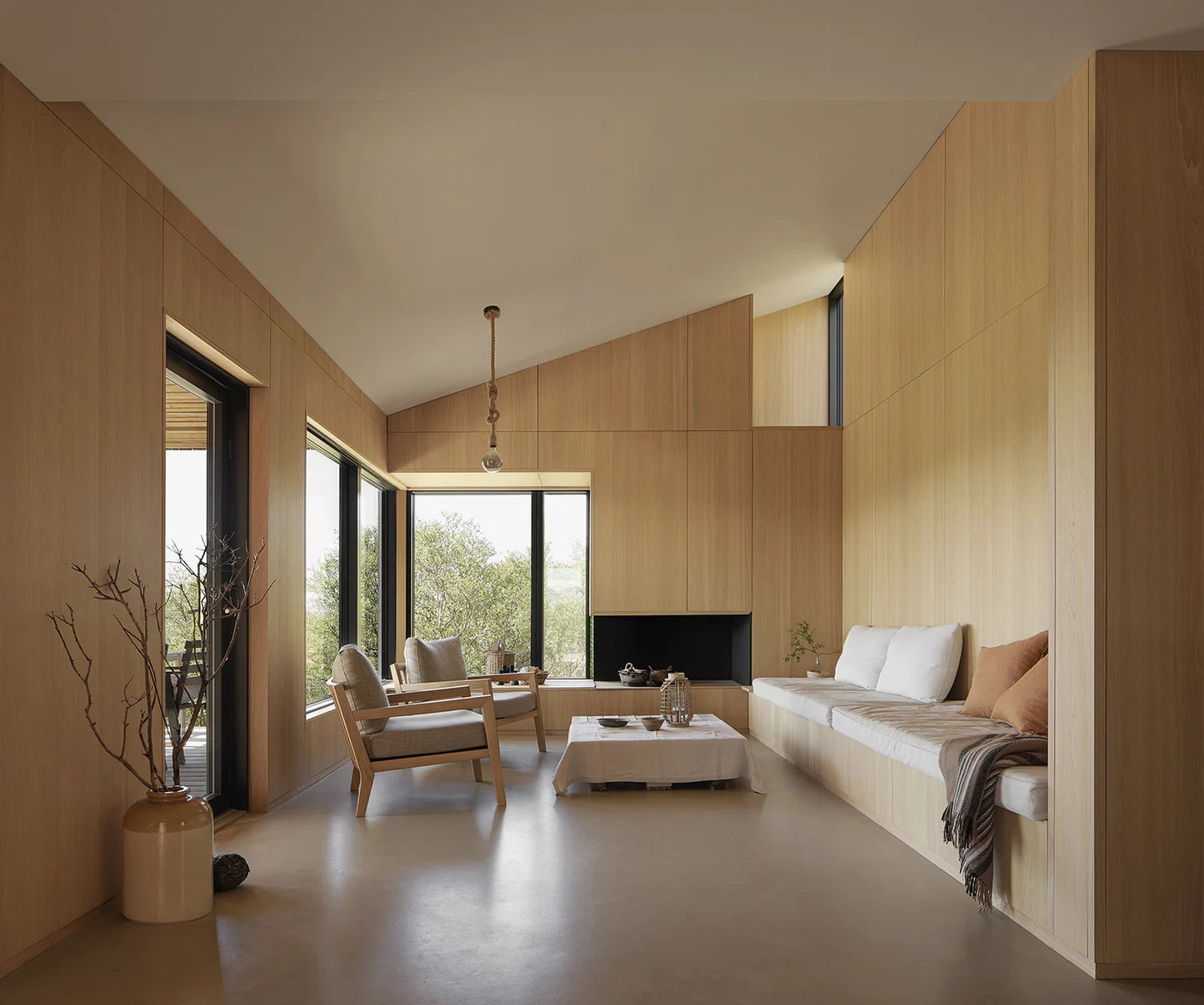 World's Best IV - 80 Interiors from around the Globe