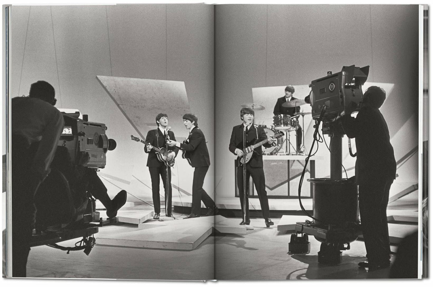 Harry Benson. The Beatles